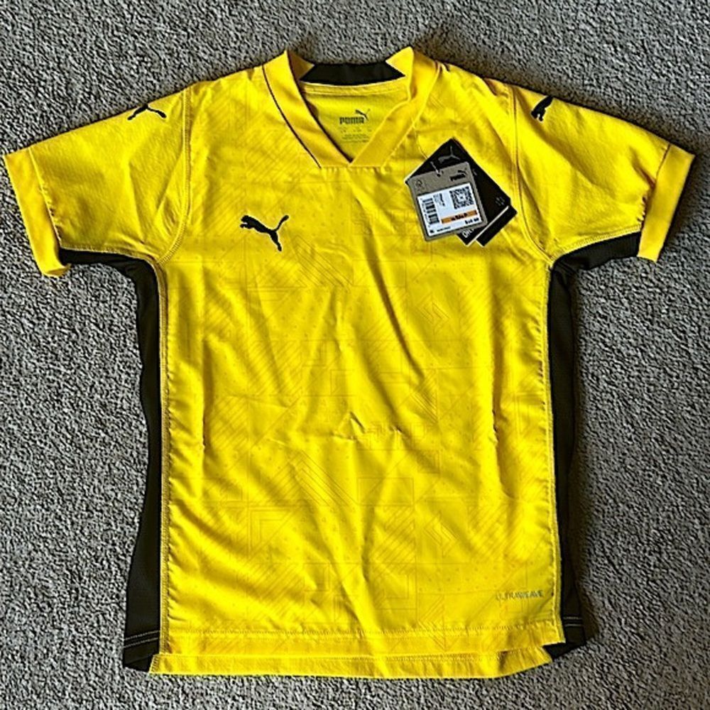Puma TeamCup Unisex Jersey in Cyber Yellow!